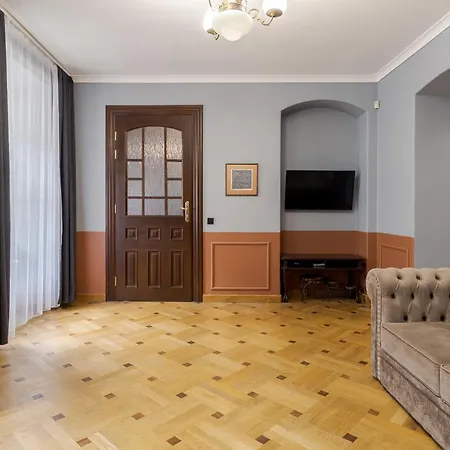 Tut Staroevreyska With Terrace