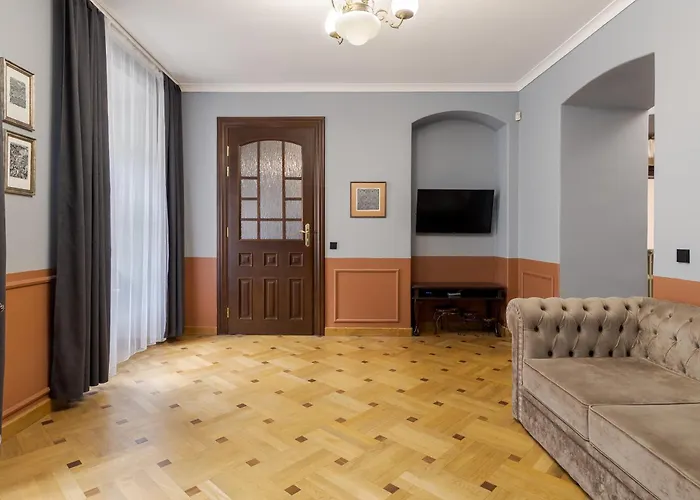 Tut Staroevreyska With Terrace