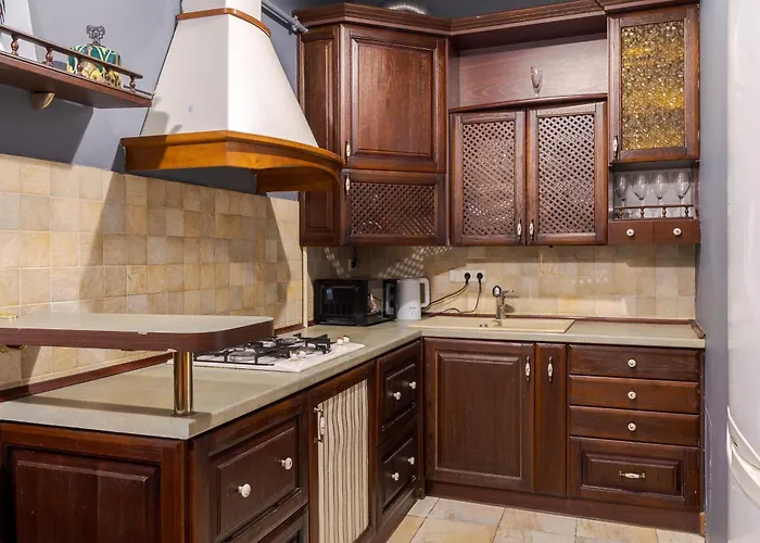 Tut Staroevreyska With Terrace *