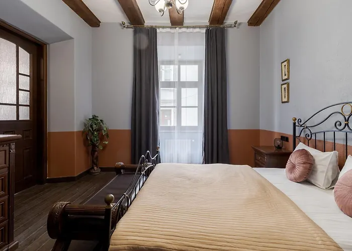 Tut Staroevreyska With Terrace